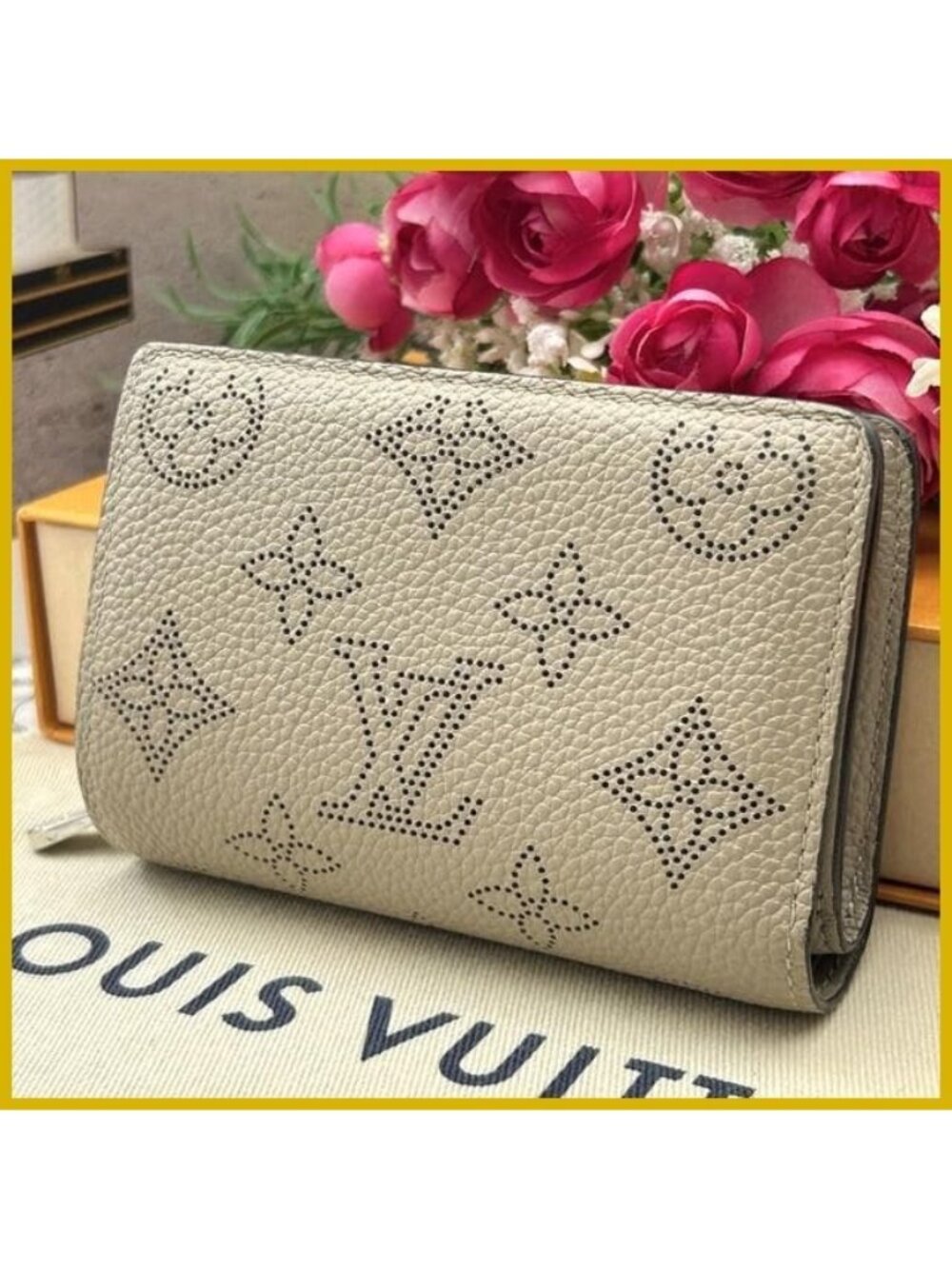 Louis Vuitton Portefeuille Clair Mahina Bifold Wallet
